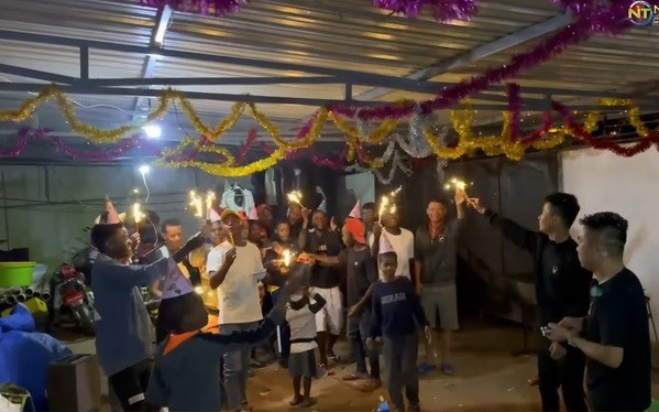 Thêm vào đó, Quang Linh cũng gửi lời cảm ơn đến những người anh em và bạn bè đã chúc mừng sinh nhật bản thân anh.