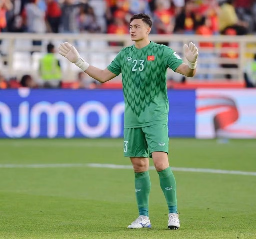 Van Lam lo hen voi doi tuyen Viet Nam, dieu gi dang xay ra?-Hinh-2