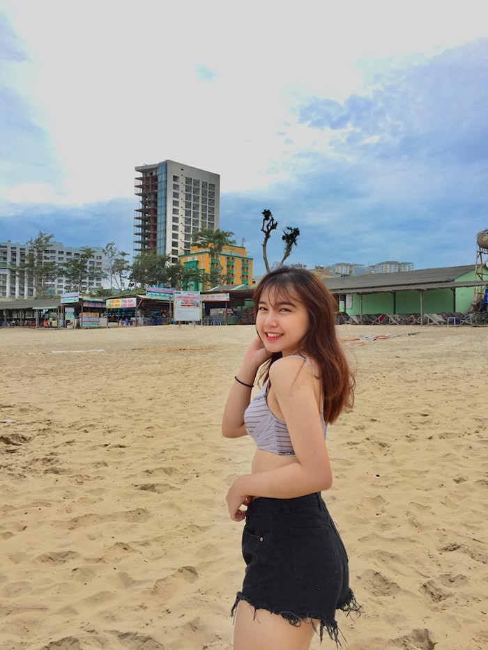 Trên trang cá nhân của mình, Ngọc Thảo thường xuyên cho đăng tải những hình ảnh về cuộc sống đời thường. Với khuôn mặt đáng yêu kết hợp với ánh mắt lôi cuốn, nhan sắc của nữ sinh này được nhiều người ví von tương tự như các "hot girl" đang hoạt động trong showbiz Việt hiện nay.