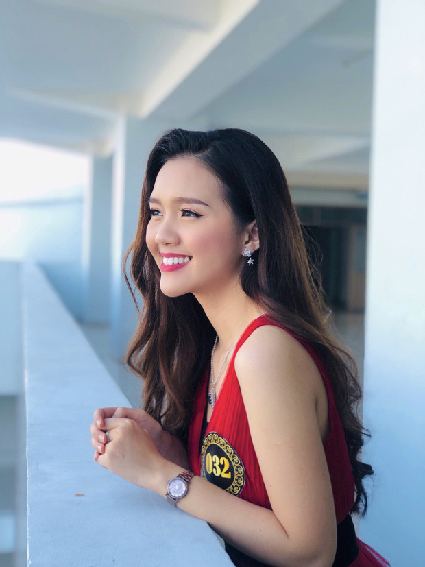 Nguyễn Hoàng Mỹ Vân là hot girl đình đám trong "vựa" gái xinh của trường Đại học Tôn Đức Thắng. Cô nàng này sở hữu vẻ ngoài hiện đại và phong cách lôi cuốn.