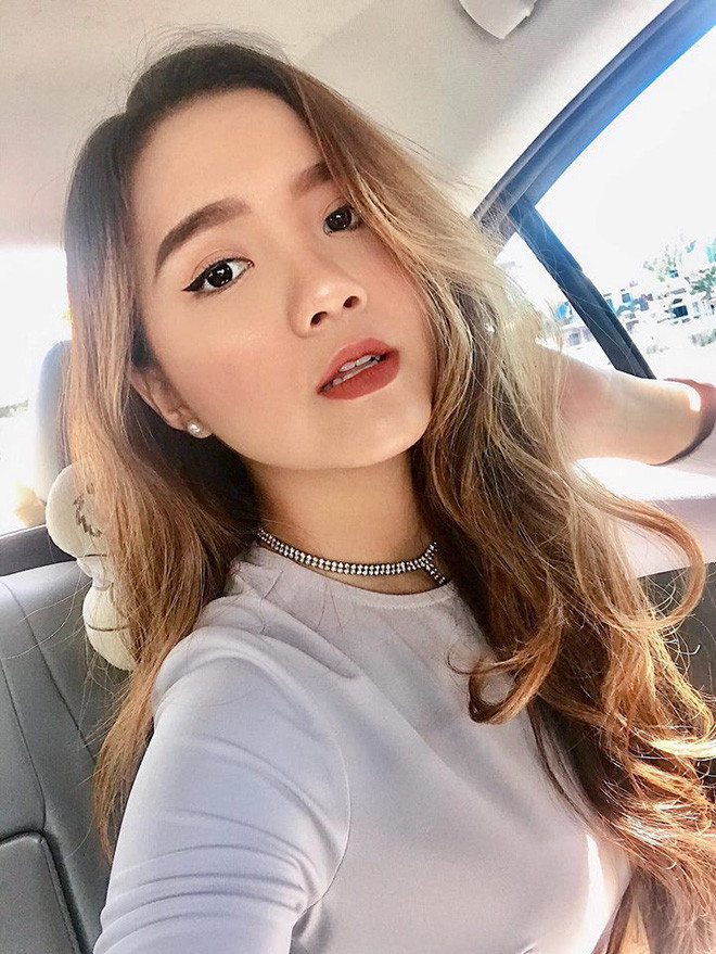 Mỹ Vân cá tính với mái tóc móc light vàng. Nữ sinh sinh năm 1999 đang theo học năm 2 ngành Ngôn ngữ Anh.