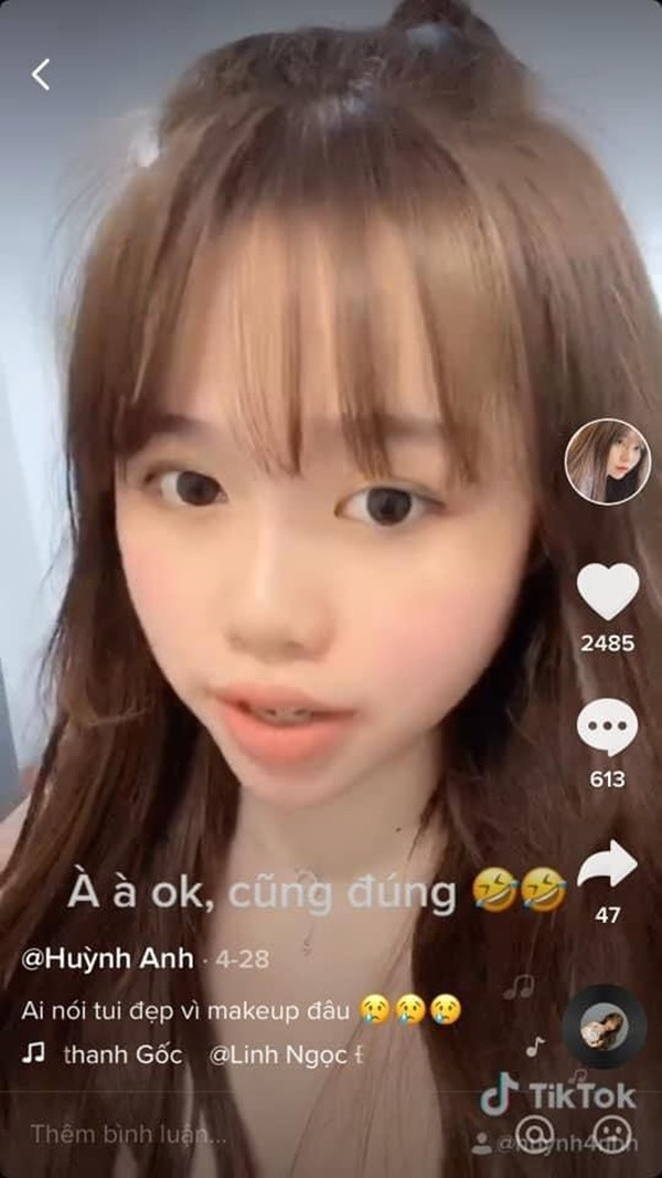 Nếu Nhật Lê khoe eo với caption "I love you" thì Huỳnh Anh cũng đăng clip tương tự với caption ngắn gọn "OK?". Chẳng biết ngẫu nhiên hay có ám chỉ gì nhưng nhiều người cho rằng Nhật Lê khoe eo thon trước, Huỳnh Anh cũng muốn thể hiện rằng mình không kém cạnh.