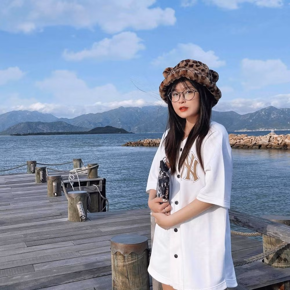 Nói về danh xưng "rich kid", Châu Anh cho biết mình không hề khó chịu hay ghét bỏ gì. Ngược lại, Châu Anh còn thấy may mắn hơn những người khác.