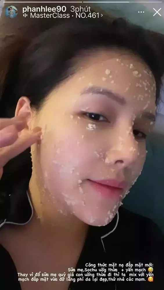 Dù sinh con vất vả và ảnh hưởng nhiều đến ngoại hình nhưng ở cả hai lần sinh nở, nữ diễn viên vẫn sở hữu một điểm khiến nhiều người ao ước, đó chính là làn da.