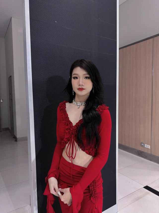 Bunnie, tên thật là Thường Ngọc Diễm Quỳnh sinh năm 2003, hiện đang là sinh viên năm 3 tại Đại học Kiến Trúc TP. Hồ Chí Minh.