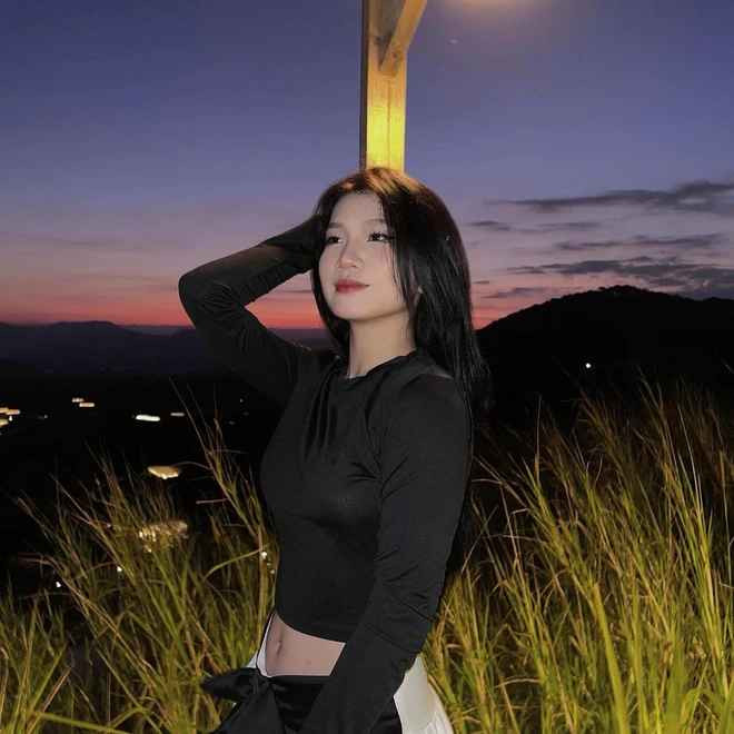 Sở trường của Diễm Quỳnh là bộ môn nhảy cổ động (cheerleading) đầy năng lượng và thử thách.