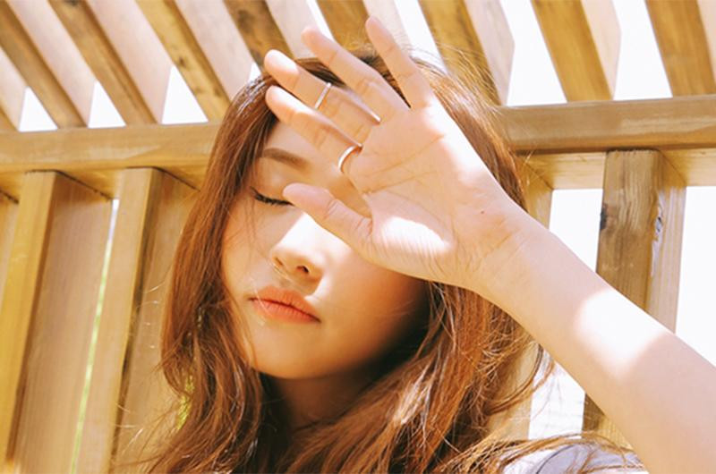 Nếu một người hoặc động vật tiếp xúc với ánh sáng mặt trời trong thời gian dài và tiếp xúc với tia cực tím, cholesterol của da sẽ bị oxy hóa tạo ra cholesterol a-oxide, một chất gây ung thư. Vitamin C và E có thể làm giảm việc sản xuất chất này, ngừa ung thư da.