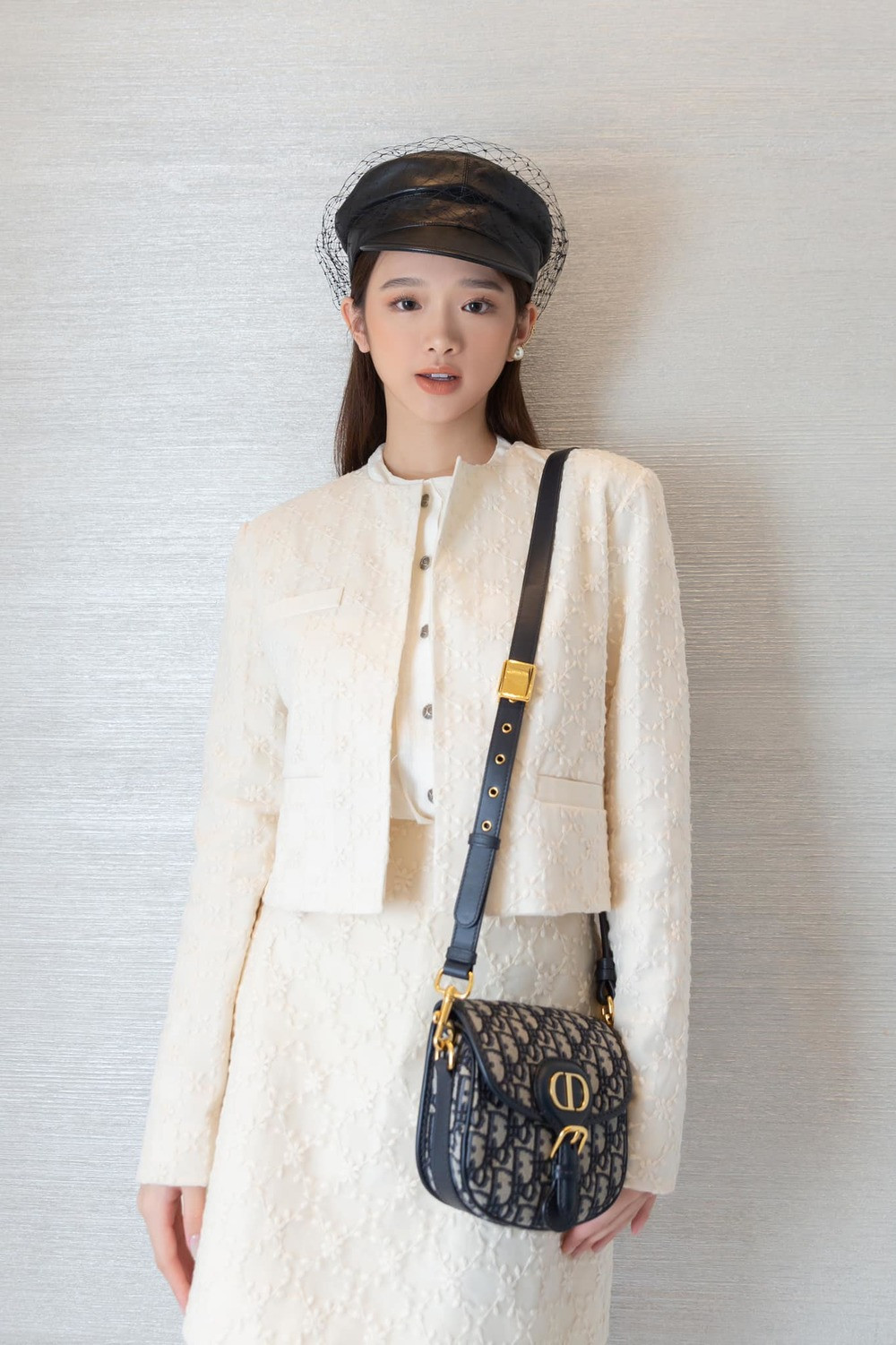 Dù còn trẻ tuổi, những gì mà Linh Ka có được đánh giá hơn hẳn nhiều bạn bè đồng trang lứa, sang chảnh chẳng kém nhiều sao nữ đã hoạt động lâu năm.