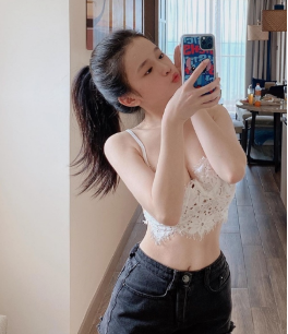 Sau khi vào Nam lập nghiệp, hot girl Linh Ka khiến dân mạng phải bất ngờ khi thông báo mua nhà, sắm đồ hiệu và cuộc sống sang chảnh chẳng kém ai...