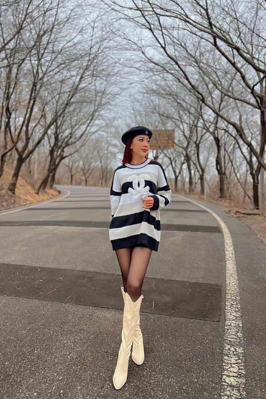 Hầu hết mọi người đều cho rằng tiếp viên hàng không là ngành nghề sang chảnh, sung sướng vì được chu du khắp mọi nơi. Thế nhưng, nghề nghiệp nào cũng có những góc khuất mà chỉ có người trong cuộc mới hiểu rõ.