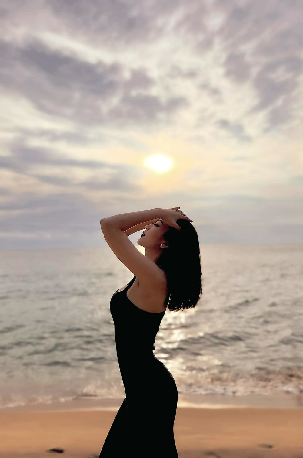 Là tiếp viên hàng không nên Tường Vi có cơ hội đi nhiều nơi cả trong nước và quốc tế. Mỗi khi đến một địa điểm, cô nàng lại khoe những bức ảnh check-in xinh đẹp.