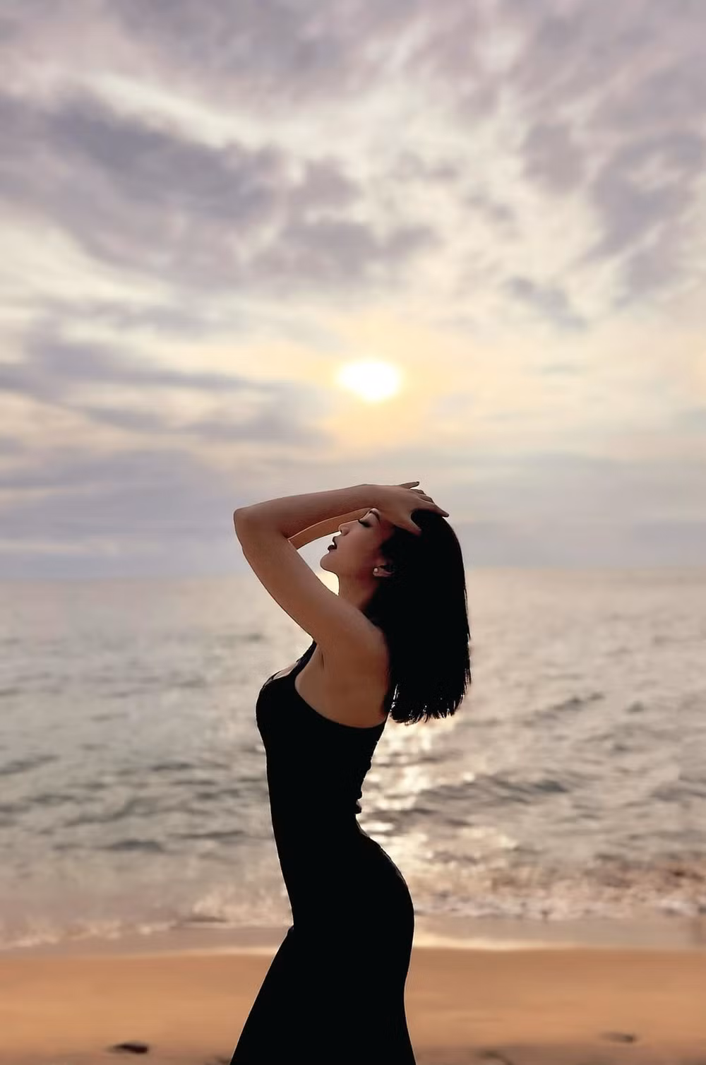 Là tiếp viên hàng không nên Tường Vi có cơ hội đi nhiều nơi cả trong nước và quốc tế. Mỗi khi đến một địa điểm, cô nàng lại khoe những bức ảnh check-in xinh đẹp.