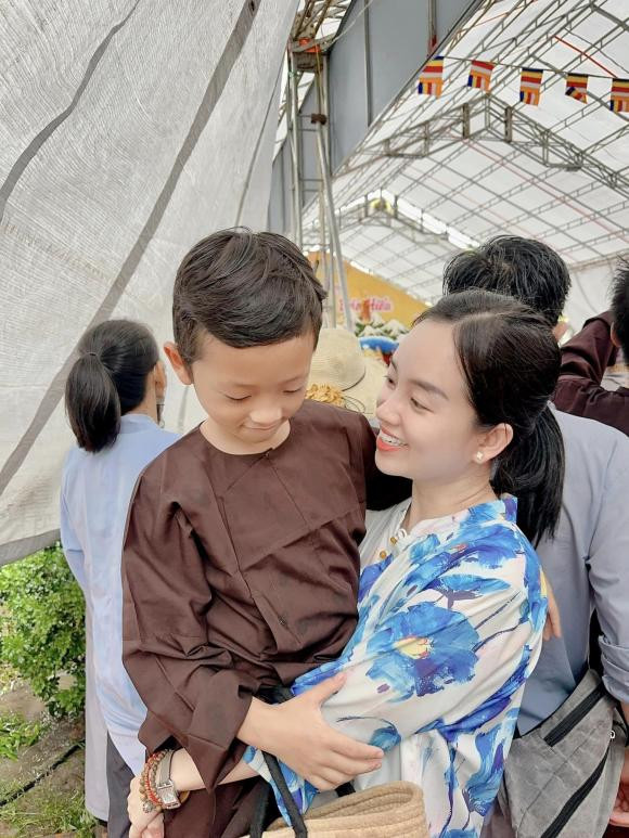 Trên trang cá nhân của Ly Kute cũng không có hình ảnh đám cưới.