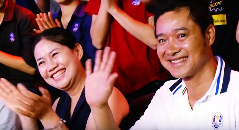 Cả 2 vợ chồng lần lượt đón 3 con đủ nếp đủ tẻ là Nguyễn Sỹ Gia Bách, Nguyễn Khánh Vi và Nguyễn Khánh Vân.