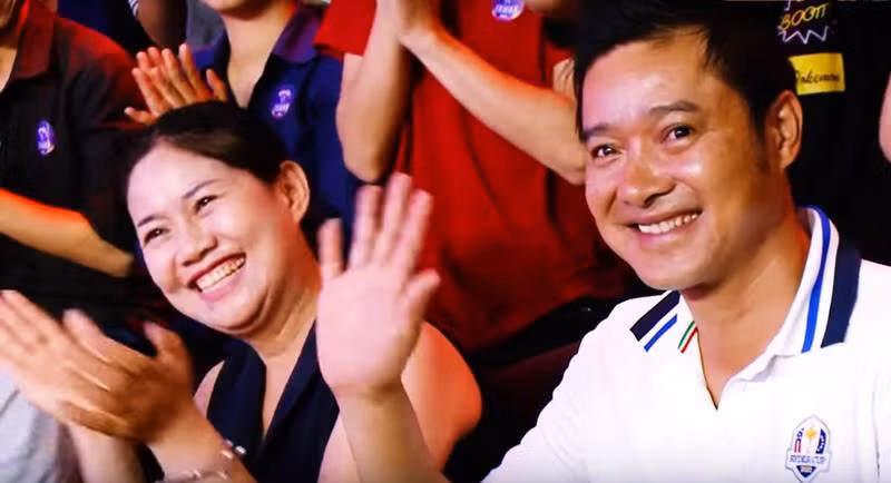 Cả 2 vợ chồng lần lượt đón 3 con đủ nếp đủ tẻ là Nguyễn Sỹ Gia Bách, Nguyễn Khánh Vi và Nguyễn Khánh Vân.