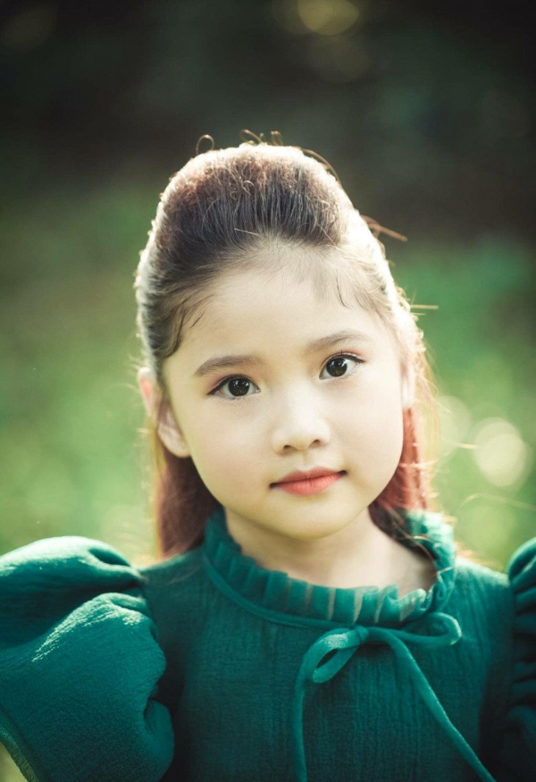 Năm 2018, cô bé xinh xắn Khánh Vân xuất hiện trên truyền hình và khiến những nghệ sĩ nổi tiếng như Trấn Thành, Ngô Kiến Huy, Diệu Nhi, Trịnh Thăng Bình đều ngạc nhiên trước sự đáng yêu của cô bé.