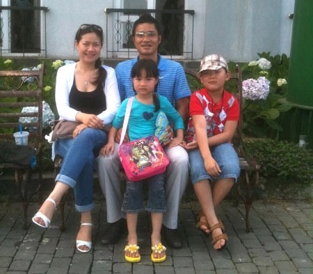 Lúc mới nổi tiếng, khi là vợ của cầu thủ tuyển quốc gia, chị Hồng Hải từng ngại ngùng, thậm chí đến cắt tóc cũng sợ bản thân kém sắc khiến hình ảnh chồng đi xuống.