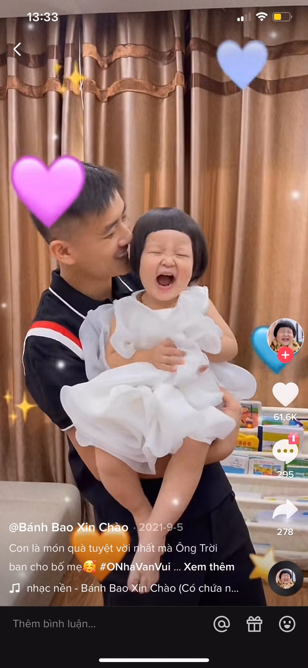 Bằng sự thông minh, lém lỉnh, kết hợp với quả đầu nấm đáng yêu, cặp má tròn đầy như hai chiếc bánh bao, thiên thần nhí nhanh chóng hớp hồn trái tim của cư dân mạng.