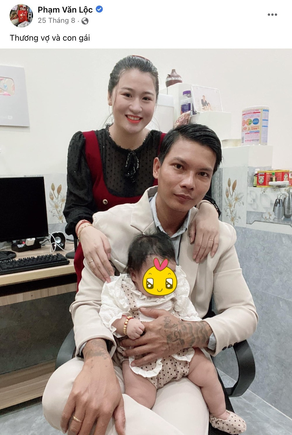 Để thể hiện tình yêu gia đình của mình, trên trang cá nhân Lộc Fuho không ngừng gửi lời yêu thương đến bà xã, liên tục khẳng định: "Hạnh phúc là khi được ở gần vợ và con gái".