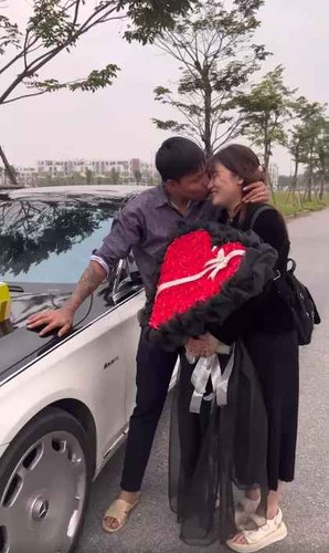 Cũng nhờ sự chăm chỉ đó, Lộc Fuho đã có thể tậu xe hơi, xây nhà mới. Mọi bước tiến của anh đều có vợ con ở bên đồng hành.