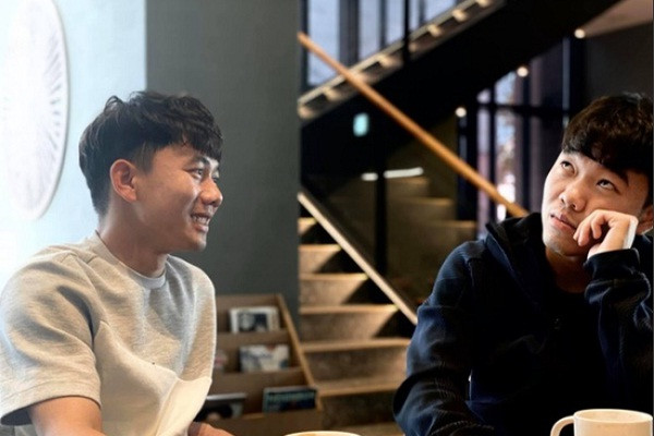 Xuân Trường bị đứt dây chằng trong buổi tập hồi tháng 9 năm ngoái khi cùng tuyển Việt Nam chuẩn bị cho Vòng loại World Cup 2022. Tiến trình bình phục sau ca phẫu thuật tái tạo dây chằng chéo trước của tiền vệ sinh năm 1996 này diễn ra tích cực.