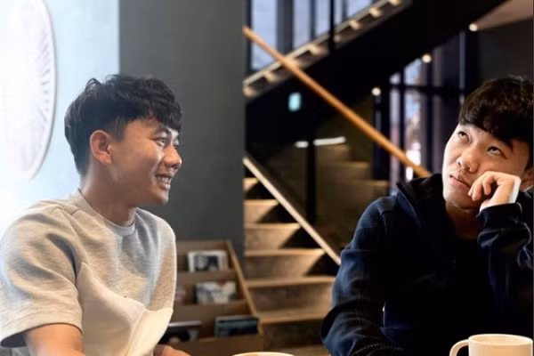 Xuân Trường bị đứt dây chằng trong buổi tập hồi tháng 9 năm ngoái khi cùng tuyển Việt Nam chuẩn bị cho Vòng loại World Cup 2022. Tiến trình bình phục sau ca phẫu thuật tái tạo dây chằng chéo trước của tiền vệ sinh năm 1996 này diễn ra tích cực.