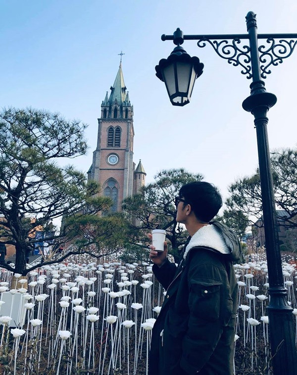 Vừa qua, Xuân Trường khoe bức ảnh chụp tại Hàn cực lãng tử. Ngay sau đó, các đồng đội đã ùa vào trêu chọc anh chàng.