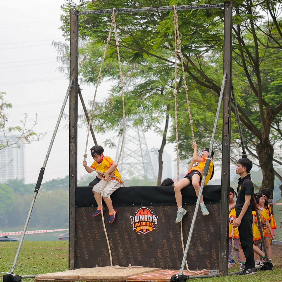 Khoi tranh giai dau Vuot chuong ngai vat chuyen nghiep cho 
