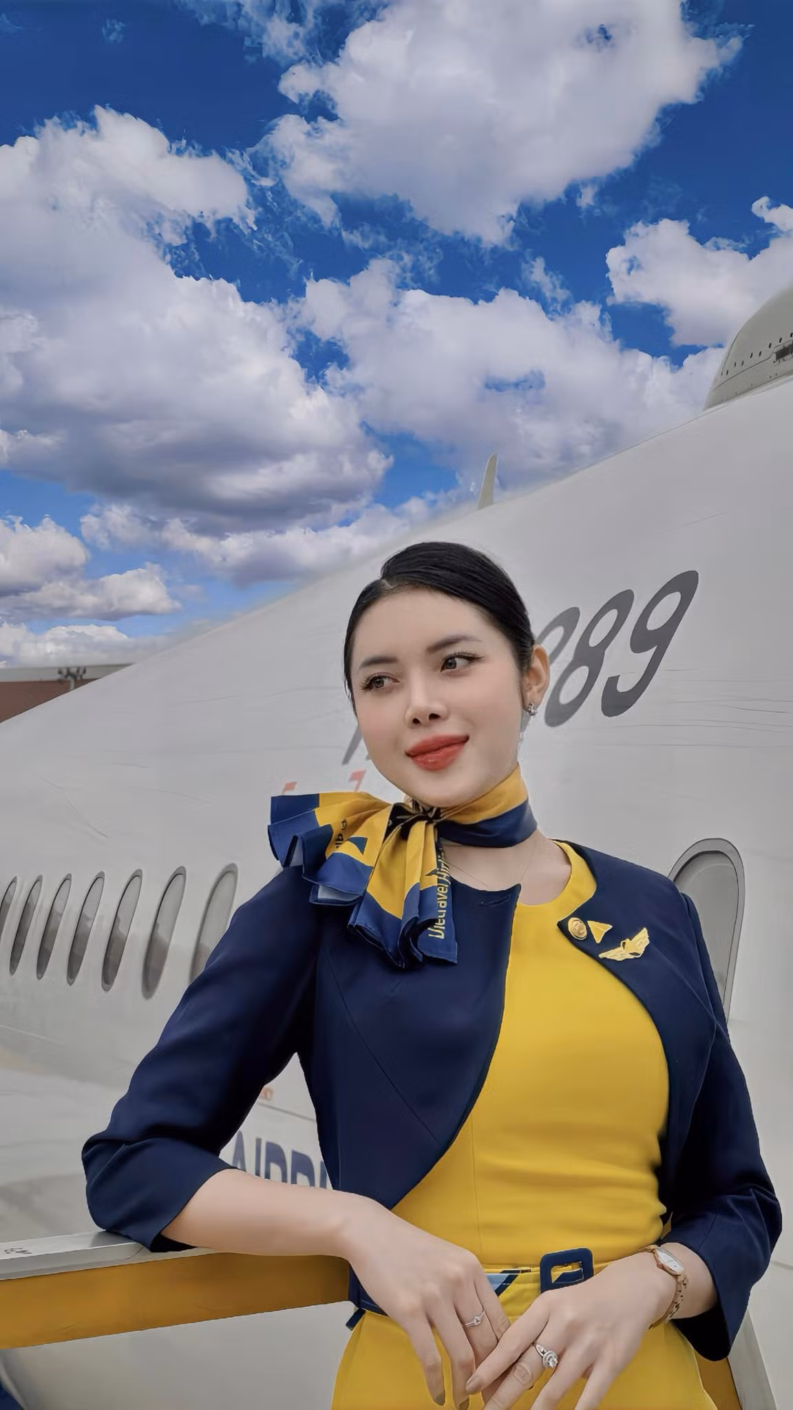 Mới đây trên trang Facebook cá nhân "nữ tiếp viên hàng không hot nhất Sài thành" Phan Quế Chi gây chú ý khi đăng tải loạt ảnh diện đồ bơi, khoe thân hình thon thả, săn chắc.