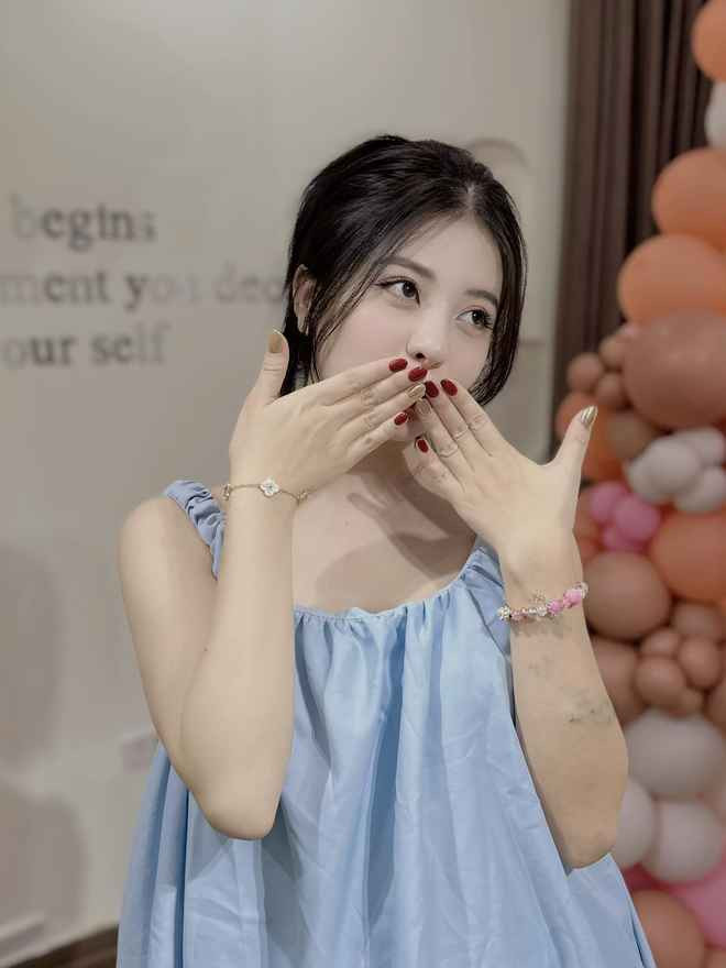 Trang Banana nhận thấy, bản thân không có sở trường ở lĩnh vực nào nhưng lại có thể tự học và học rất nhanh. Gái xinh chuyển sang làm công việc quản lý KOLs và học về quản lý, phát triển tư duy. Thấy công việc này đem lại thu nhập ổn định hơn và có nhiều thời gian để học tập những kiến thức khác nên cô nỗ lực ở môi trường này.