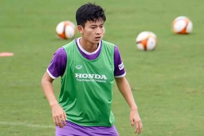 Ngoài những điểm cộng kể trên, Phan Tuấn Tài còn được ngưỡng mộ bởi thành tích học tập đáng nể. Nam cầu thủ này là Thủ khoa kỳ thi tuyển sinh Đại học Chính quy năm 2020, hiện tại là sinh viên của trường Đại học Sư phạm Thể dục Thể thao Hà Nội đồng thời thi đấu cho CLB Viettel.