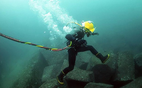 Ngay sau khi việc đứt cáp quang biển xảy ra, dân mạng lập tức vào cuộc điều tra thủ phạm.