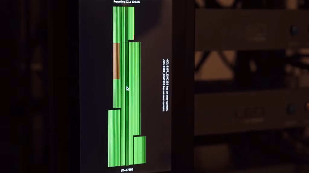 Hệ thống điều khiển có khả năng cho biết vị trí bóng đèn gặp sự cố nên các kỹ sư không cần ra ngoài để kiểm tra thủ công. Tuy nhiên, chưa có sự cố nào xảy ra trong các buổi biểu diễn trực tiếp trên màn hình này. Ảnh: Burj Khalifa.