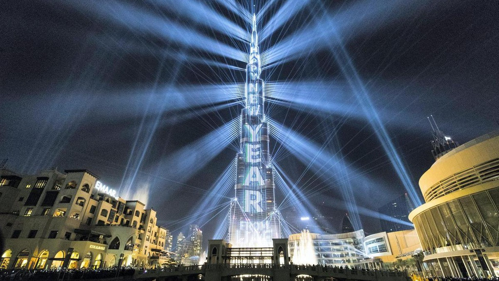Trước đó, màn hình này cũng là tâm điểm của Light Up 2018, sự kiện chào đón năm mới đạt kỷ lục Guiness về chương trình biểu diễn laser hoành tráng nhất thế giới khi thu hút hơn một triệu người đến Dubai tham gia, 2,5 tỷ lượt xem trực tiếp trên TV và Internet. Ảnh: The National.