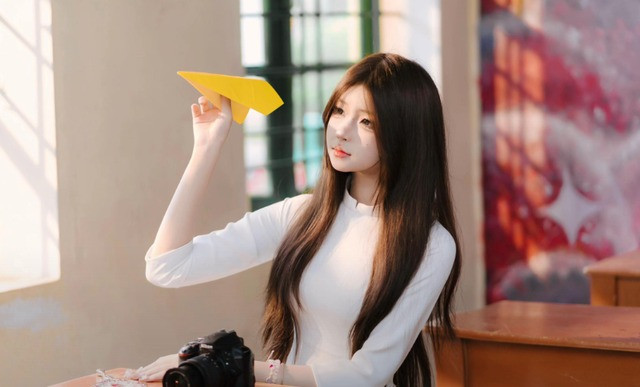 Cô nàng "trùm FreeFire" không thiếu những lời khen có cánh từ người hâm mộ, nhưng cũng nhận về không ít những ý kiến trái chiều từ cộng đồng mạng về nhan sắc của cô.