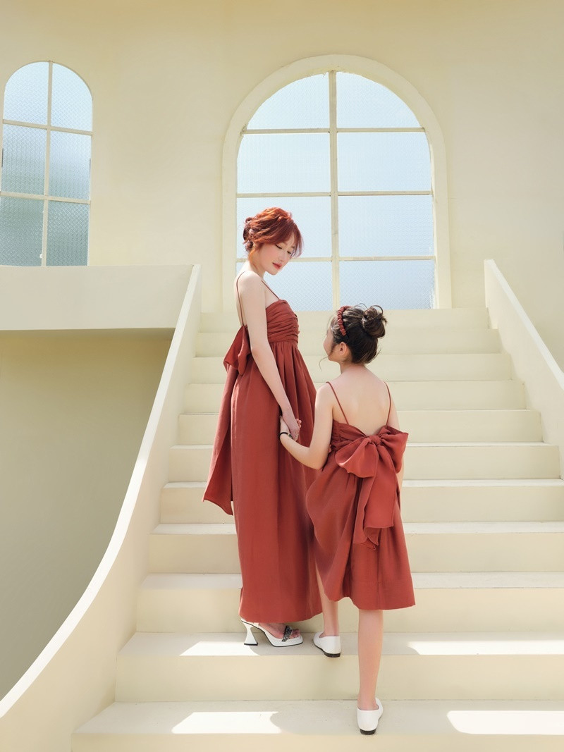 Ở phần bình luận, netizen cũng dành nhiều lời khen "có cánh" cho hai mẹ con.