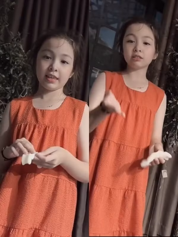 Đặc biệt, khi mẹ bị chê bai nhan sắc, nhóc tỳ đã buồn bã và thanh minh rằng mặt mẹ vẫn xinh đẹp như thường.