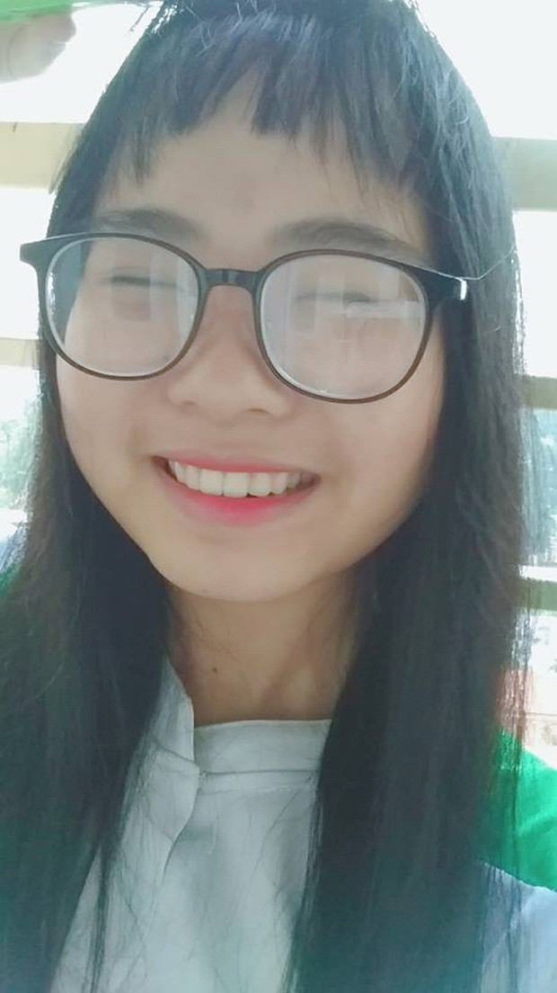 Mới đây, những hình ảnh hội chị em tự cắt tóc tại nhà được dân tình đăng tải thu hút sự chú ý của nhiều người. Điểm chung của mái tóc tự cắt đó là nhìn trông rất "toang".