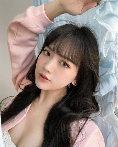 Bên cạnh đó, netizen còn tìm ra hint rằng Dev Nguyễn thỉnh thoảng có nhắc đến tên Bảo Hân trên stream và cho biết cô nàng là hình mẫu, crush của mình.