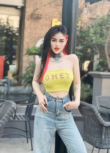 Cách đây chưa lâu, trong một cuộc phỏng vấn, Ngân Baby còn gây choáng hơn nữa khi tiết lộ mức thu nhập "khủng" hàng tháng của mình.