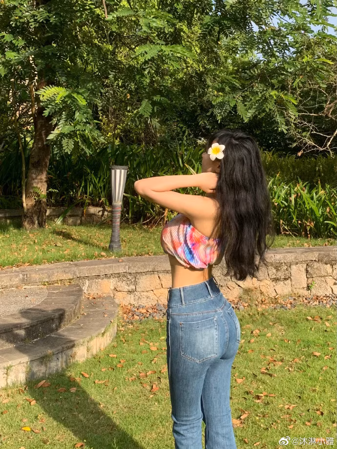 Trước đó, Mộc Lâm Tiểu Nhã từng ca thán, bị người khác đánh cắp ảnh dùng làm hình đại diện trên các nền tảng hẹn hò.