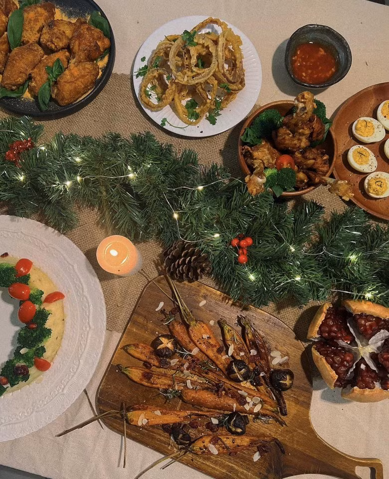 Để bữa ăn hợp khẩu vị và đúng theo sở thích của gia đình Vân Anh thường nấu các món Việt Nam. Thỉnh thoảng 9X sẽ "pha" lẫn đồ Âu vào những bữa tiệc của gia đình.