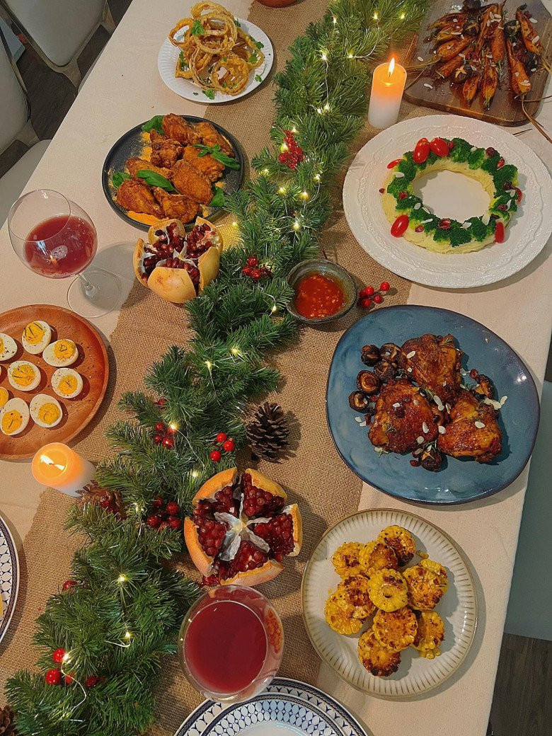 Mới đây, Vân Anh đã gợi ý cách bày một bữa tiệc Giáng sinh đơn giản nhưng rất ngon miệng, đẹp mắt trên mạng được hội chị em thích thú và khen ngợi hết lời.