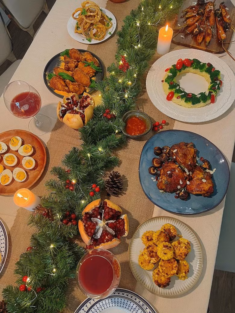 Mới đây, Vân Anh đã gợi ý cách bày một bữa tiệc Giáng sinh đơn giản nhưng rất ngon miệng, đẹp mắt trên mạng được hội chị em thích thú và khen ngợi hết lời.