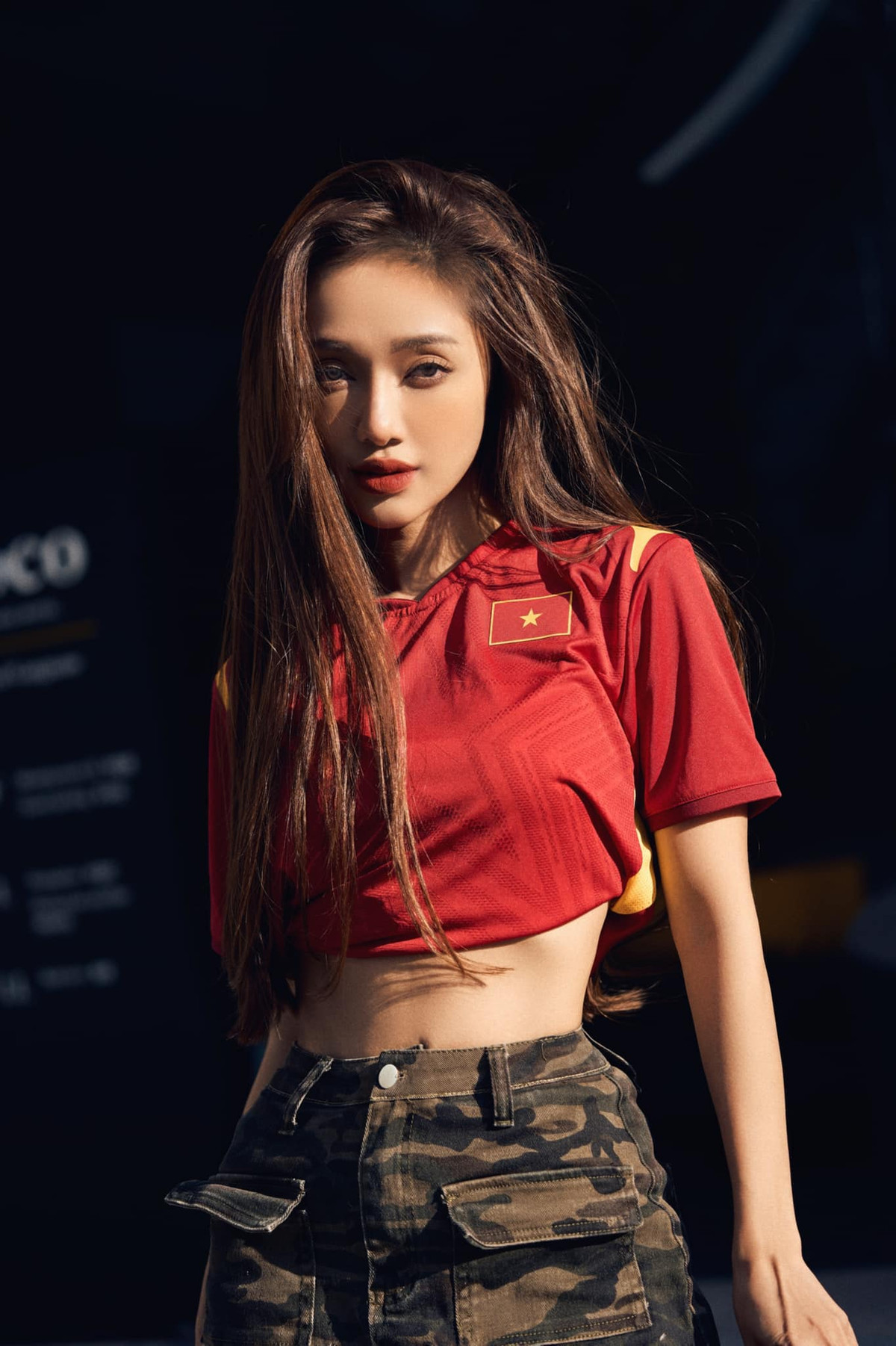 Cách đây chưa lâu, Vân Anh Scarlet đã tạo bên BST 16 giá trong tín ngưỡng thờ mẫu. Cô chia sẻ, phải có niềm đam mê thật lớn lao mới giúp Vân Anh thỏa sức với đam mê của mình.