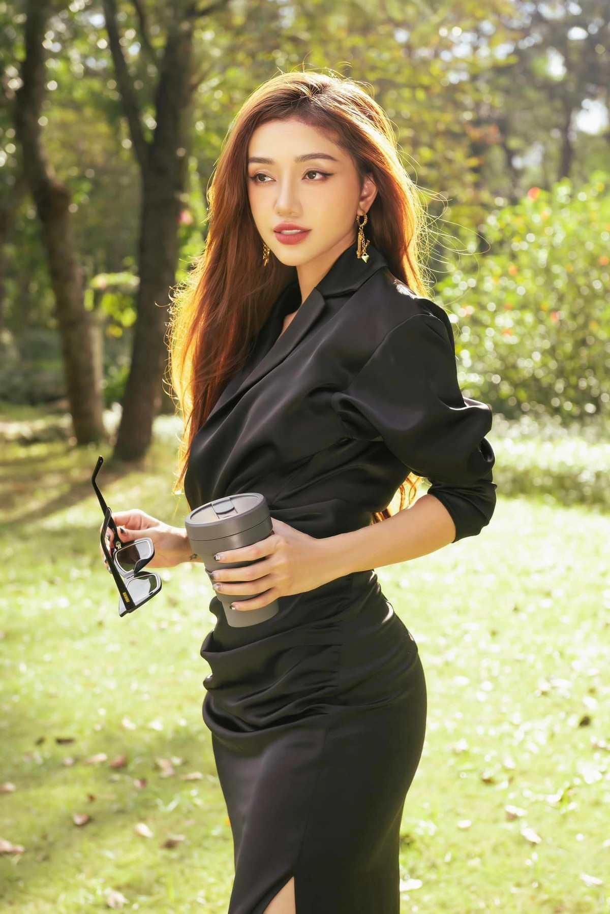 ...Mình nghĩ rằng những ngày như thế này rất nhiều người muốn quây quần bên gia đình ở nhà vì các nhà hàng thường trong trạng thái quá tải, đông đúc. Và đồ ăn thường không được ngon cho lắm những dịp đông khách như thế này". Vân Anh cho biết thêm.