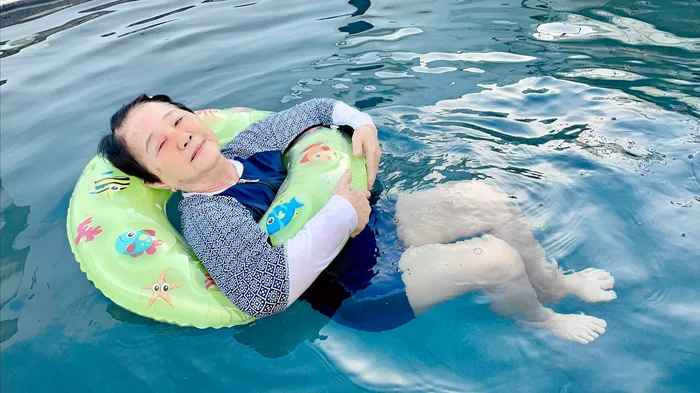 Bà ngoại Midu đều tận hưởng vui vẻ trong chuyến nghỉ dưỡng.