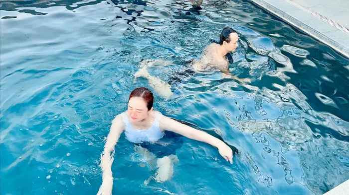 Nhan sắc của bà ngoại, bố mẹ và em trai của nàng hot girl khiến dân mạng được phen trầm trồ ngưỡng mộ.