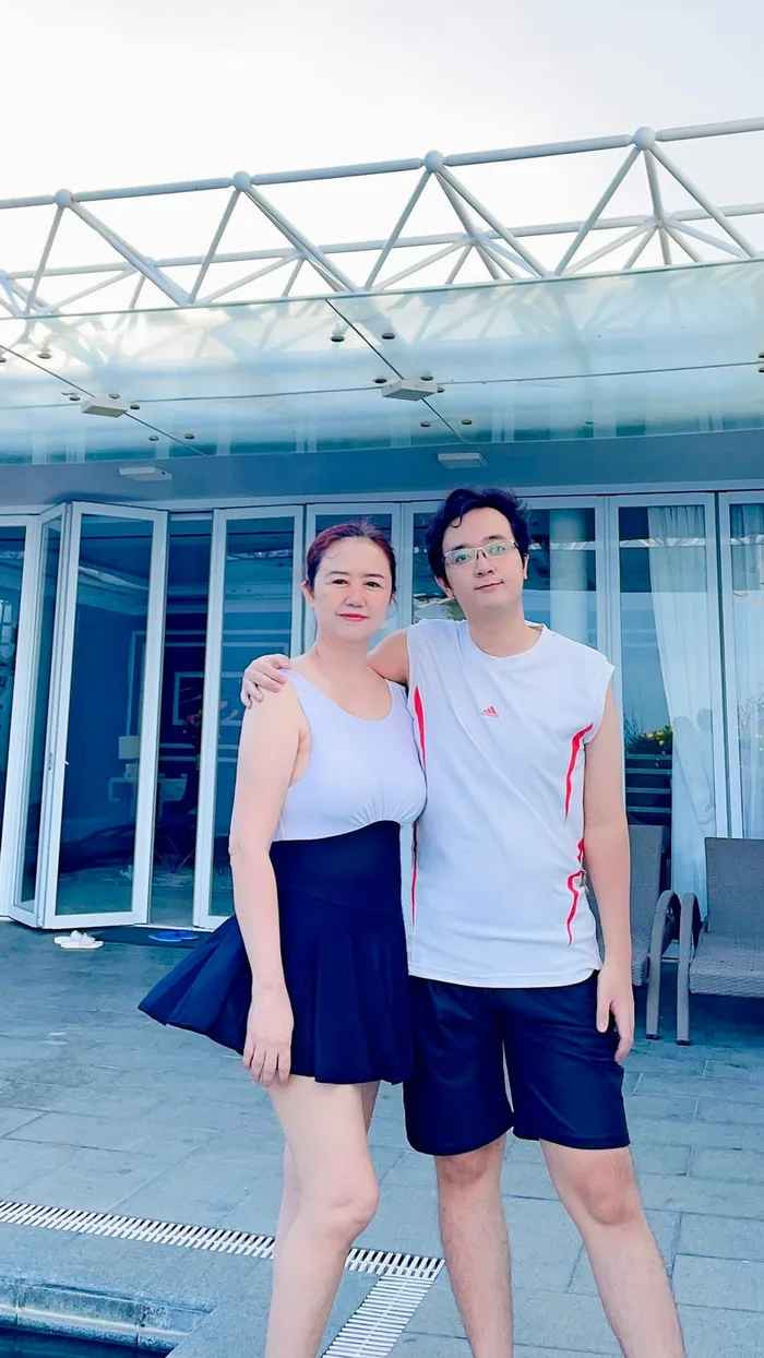 Mẹ Midu và em trai khi chung một khung hình.