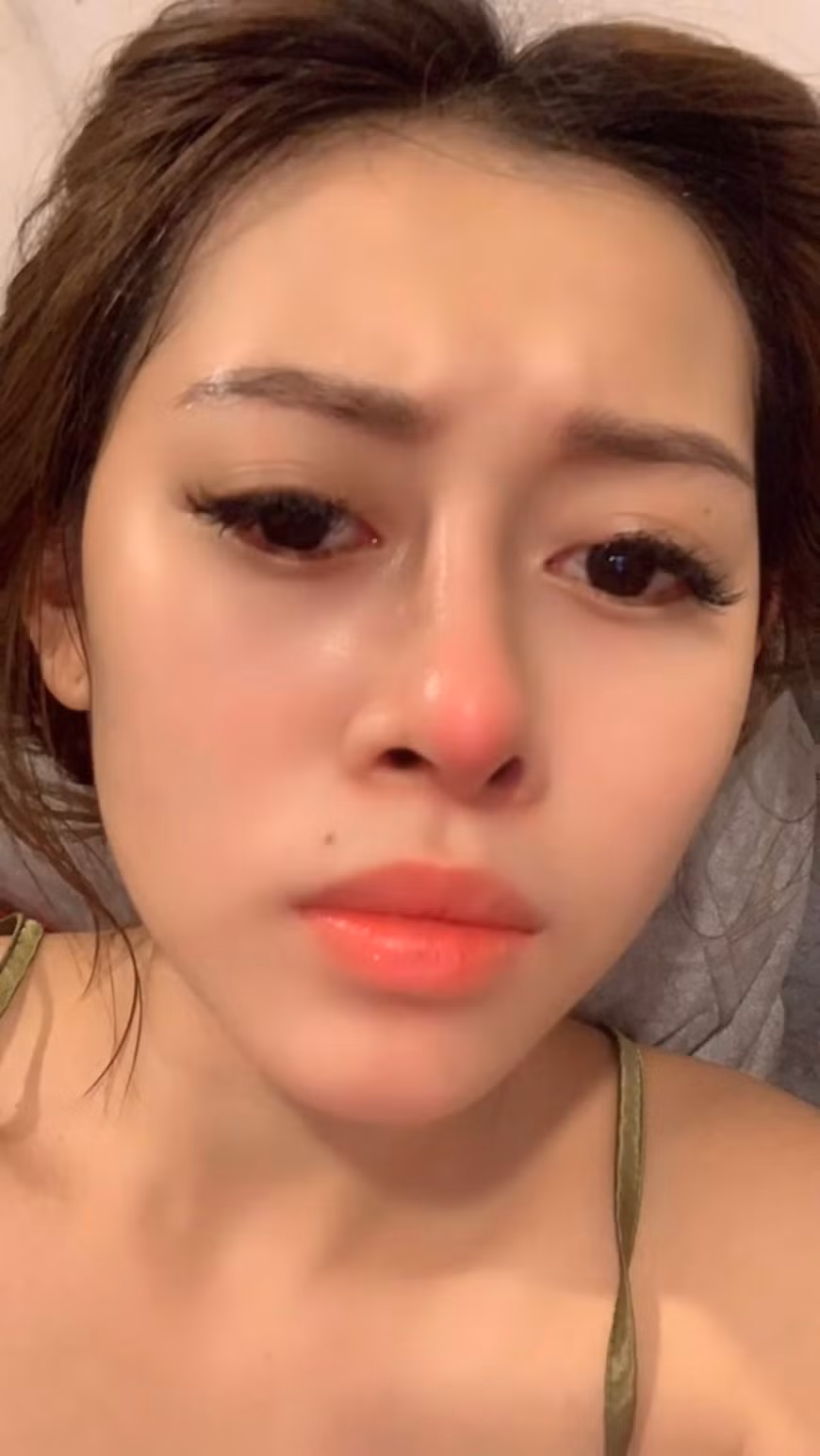 Thêm vào đó, làn da mặt mộc ít khuyết điểm cũng giúp nâng tầm nhan sắc cho hot girl TikToker 9X.